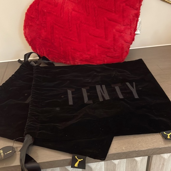 Puma Fenty *Rihanna* Velvet Shoe Dust Bag Black Set of 2 - Picture 3 of 8